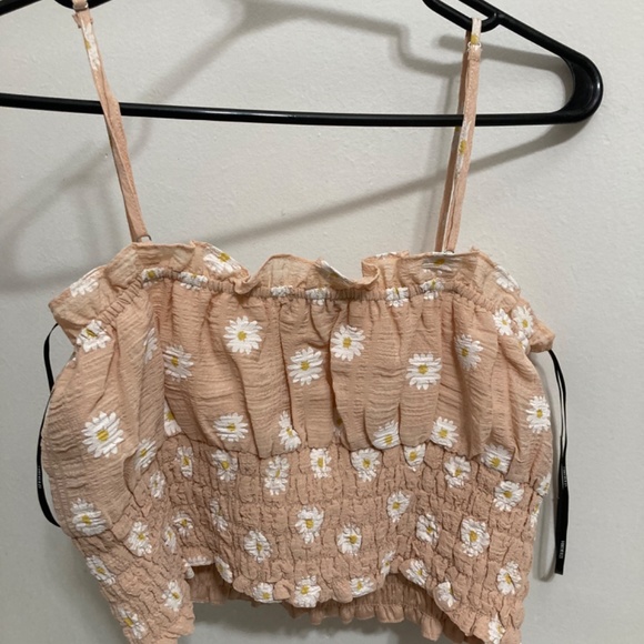 Pink top with daisies - Picture 2 of 2